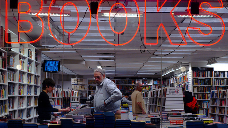 BOOKS by Ian Muttoo (CC BY-SA 2.0) https://flic.kr/p/7NpS98